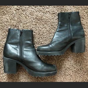 Vagabond Grace Leather Chunky Ankle Boot